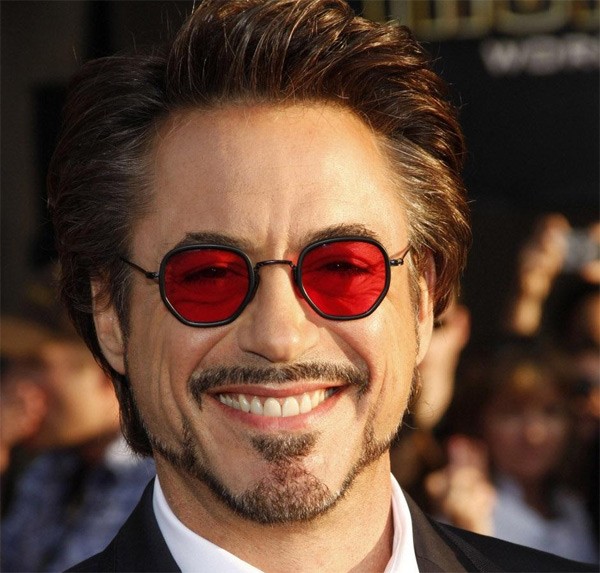 Robert Downey Jr. đã trở thành nam diễn viên có thu nhập cao nhất năm 2014 với 75 triệu USD. Đây là năm thứ hai liên tiếp “Người sắt” được xếp vị trí Nam diễn viên có thu nhập cao nhất Hollywood do Forbes bình chọn.